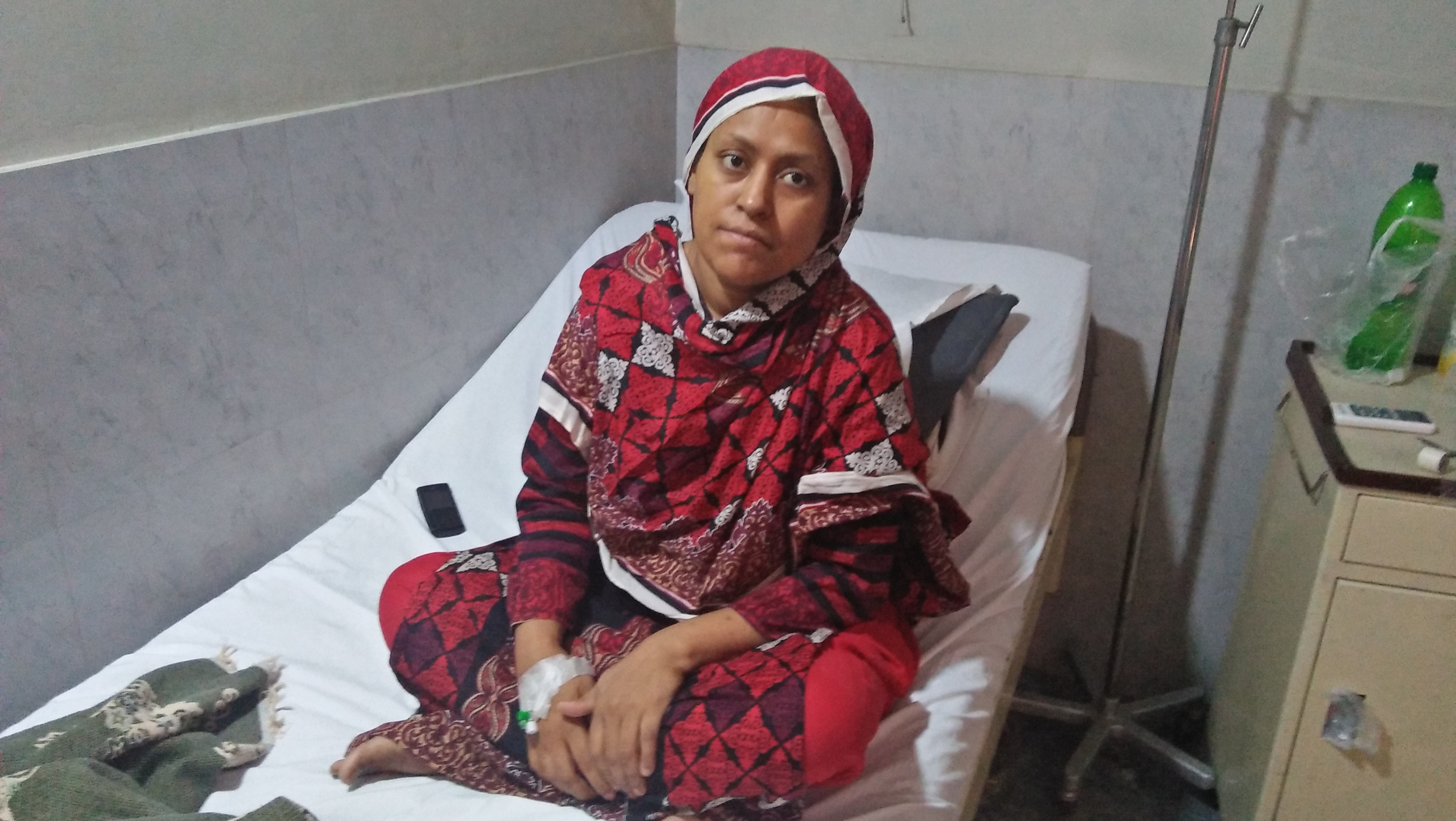 This poor housewife has started performing her household chores after ...