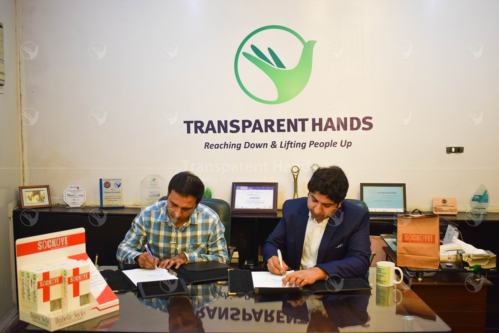 Transparent Hands has Collaborated with SockOye for “COMFORTING LIVES” Campaign MOU 