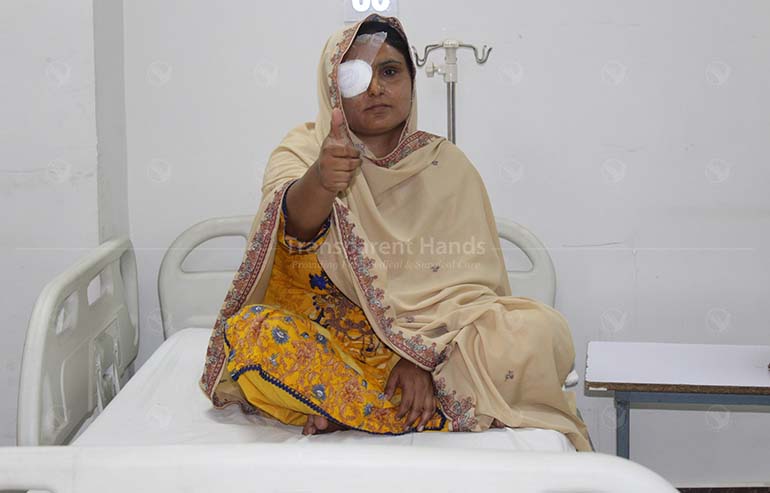 Musarat was diagnosed with a cataract