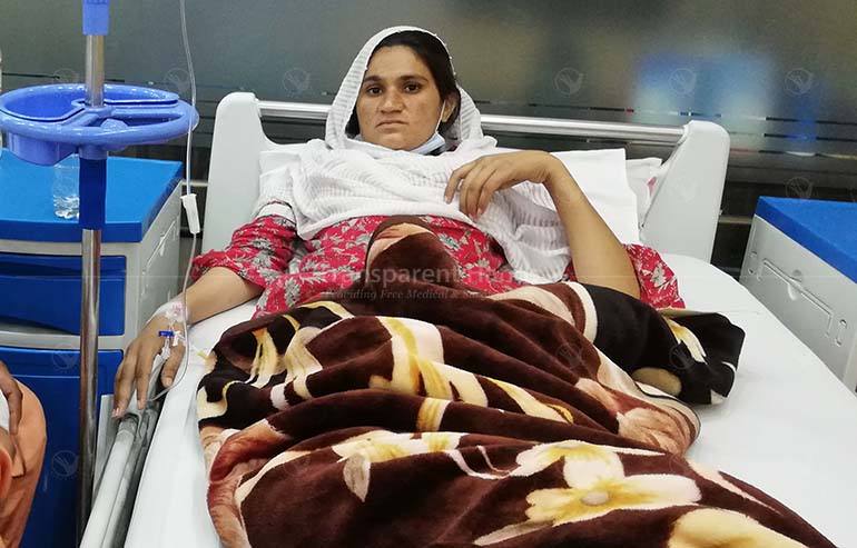 Anum Naaz’s Chemotherapy by transparent hands