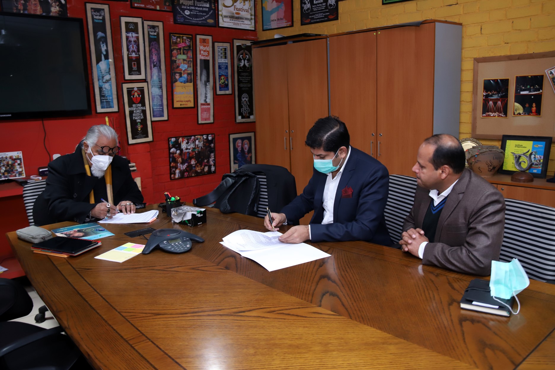 Transparent Hands Signs an MoU with Rafi Peer Theatre 