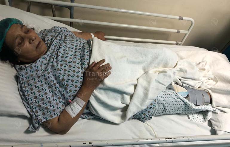 Zaitoon Bibi right total knee replacement